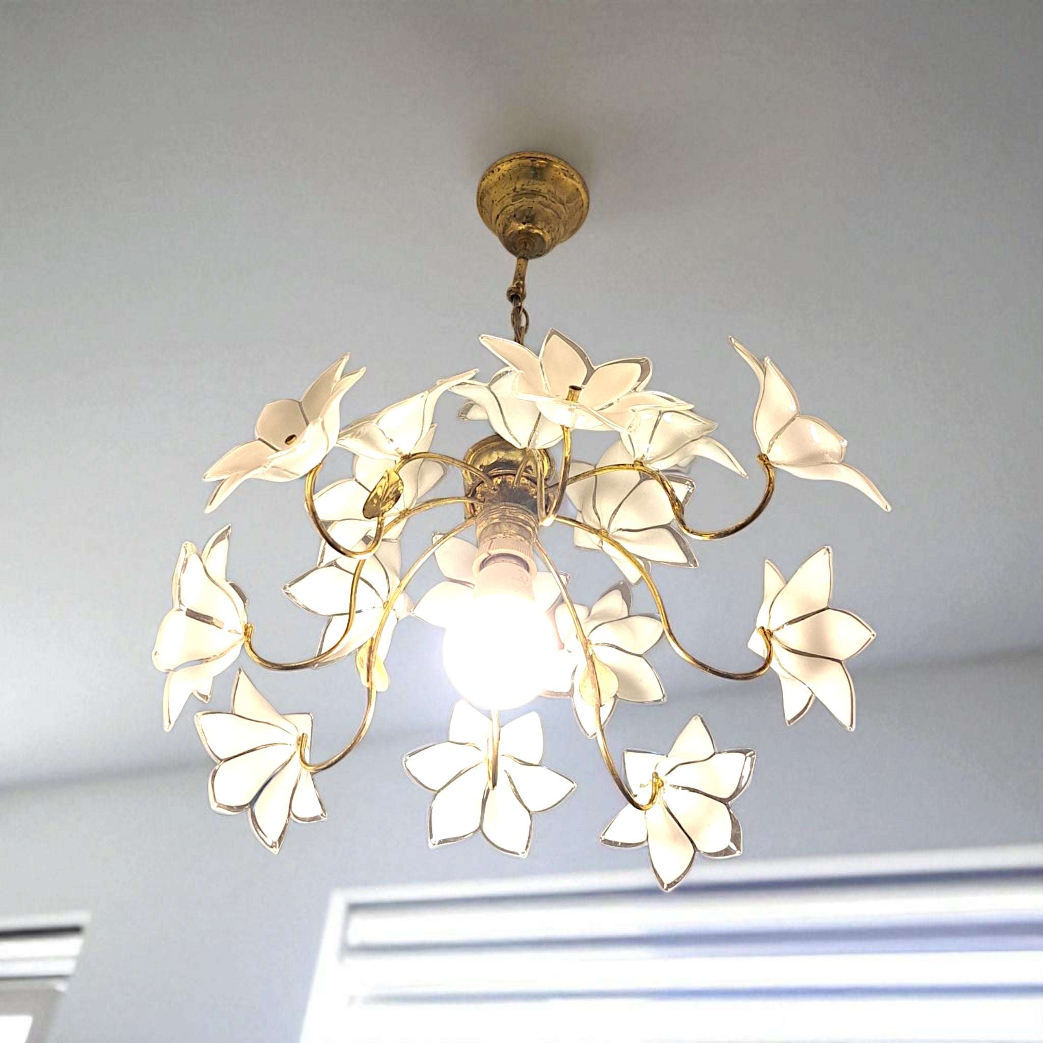 Vintage Murano Glass Chandelier – 1980s Brass Floral Ceiling Light with White Flowers