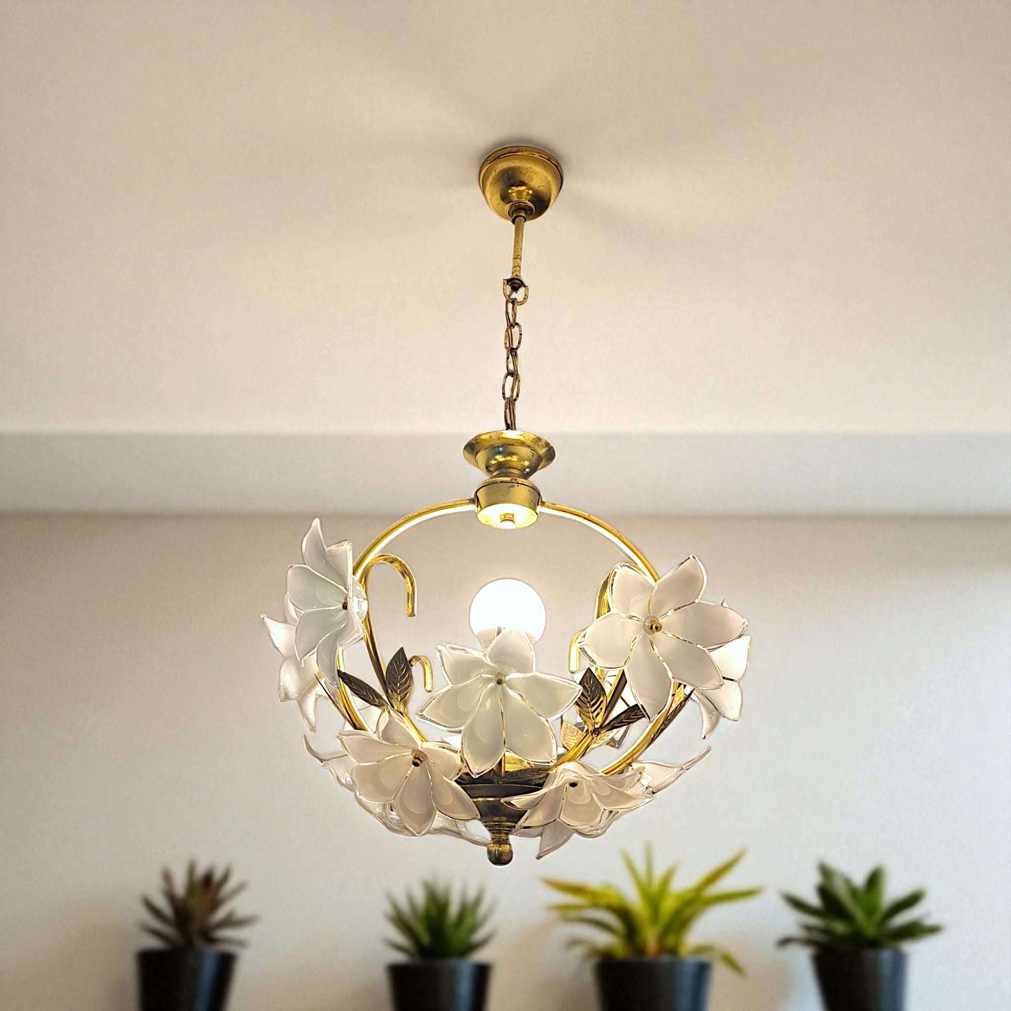 Luxurious Murano glass chandelier with brass frame