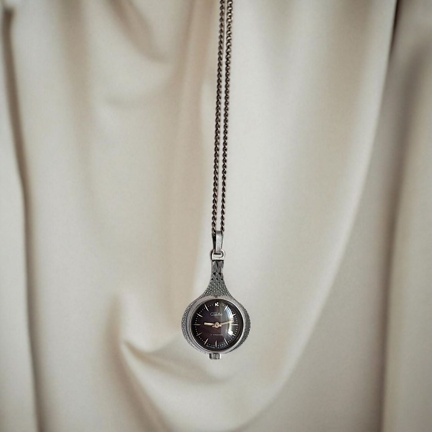 Vintage Slava Necklace Watch – 1980s Wind-Up Pendant Timepiece