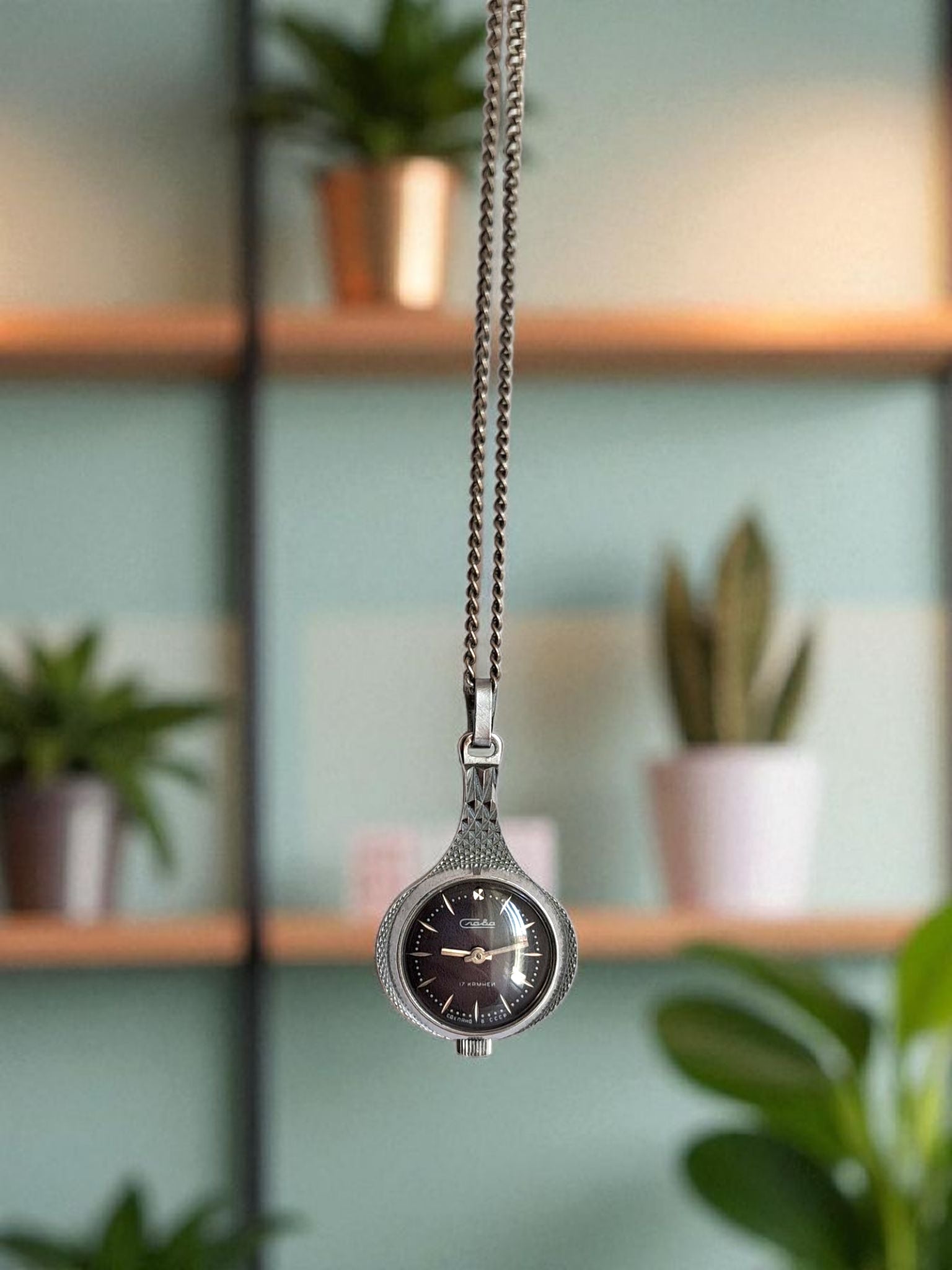 Vintage Slava Necklace Watch – 1980s Wind-Up Pendant Timepiece
