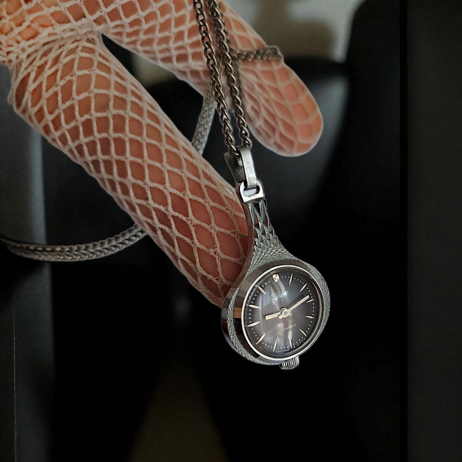 Vintage Slava Necklace Watch – 1980s Wind-Up Pendant Timepiece