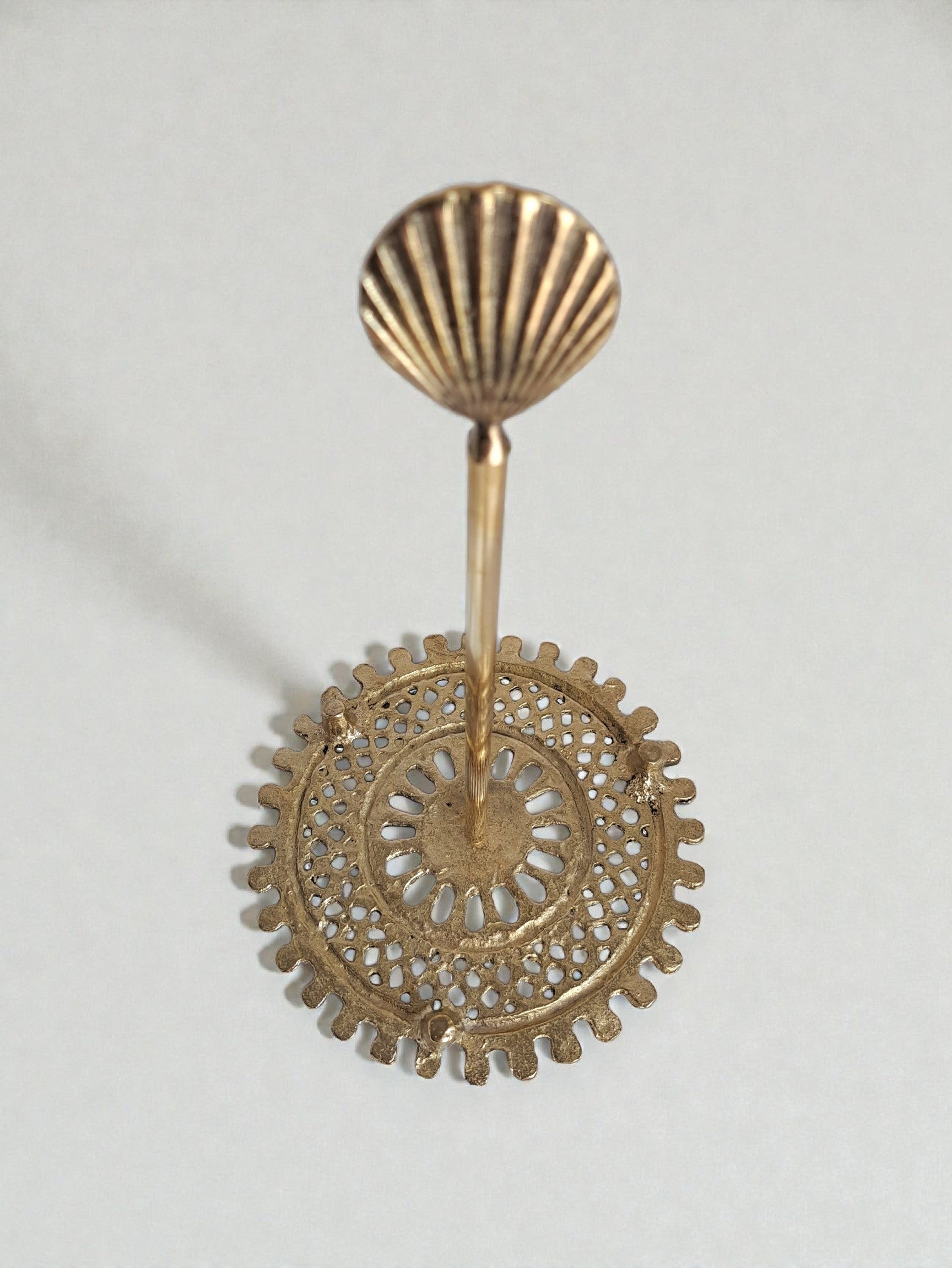 Solid Brass Countertop Paper Towel Holder – Decorative Gold Kitchen Roll Stand with Seashell Top