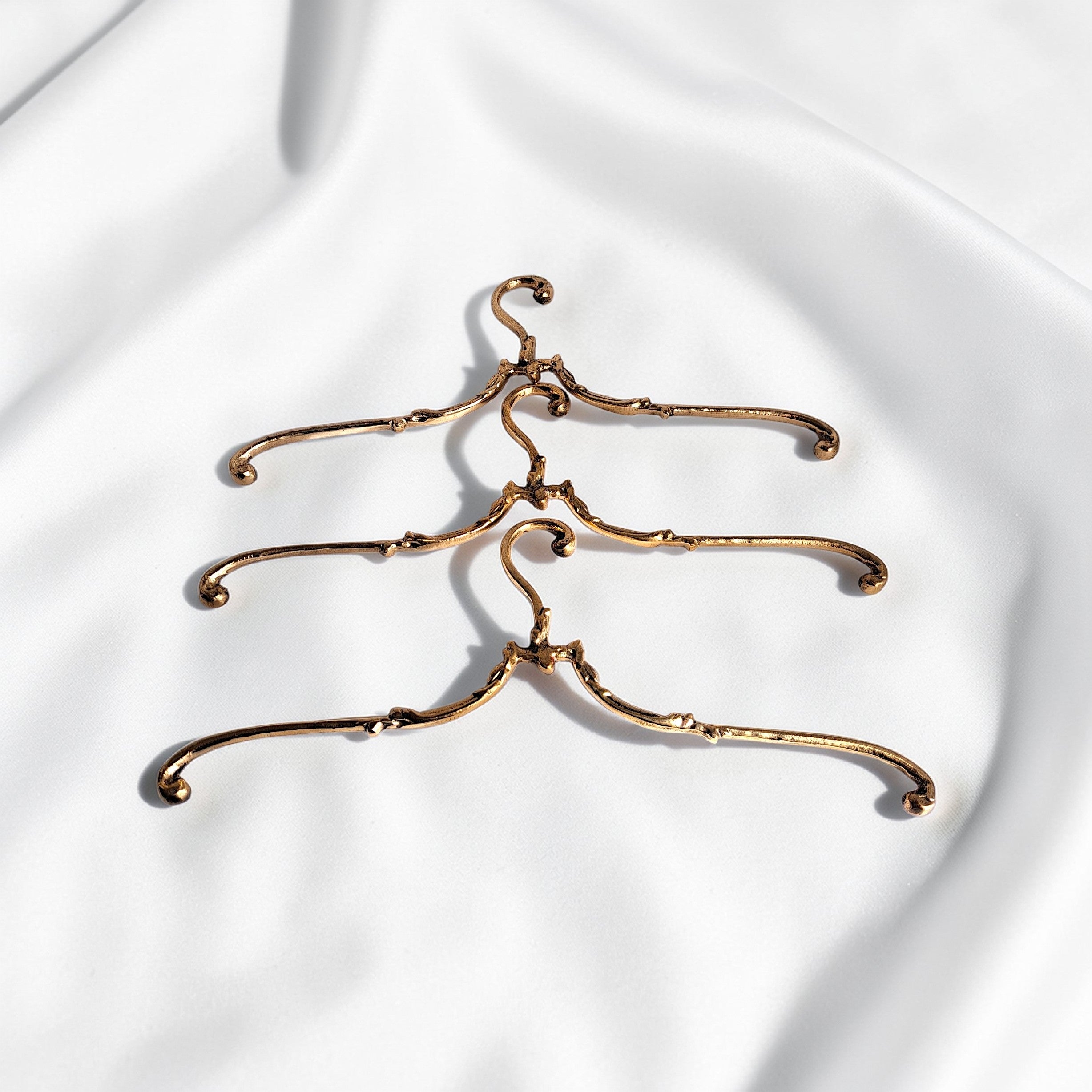 Handmade Solid Brass Clothes Hanger – Vintage Gold Garment Hanger for Luxury Closet & Wardrobe Display