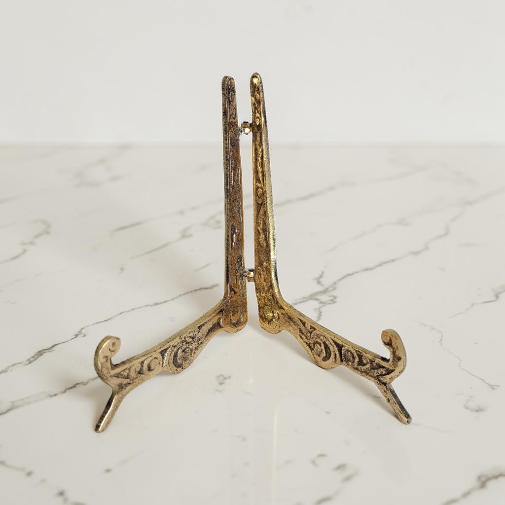 Vintage Brass Plate Stand – Decorative Tabletop Display Easel for Ceramic Plates, Artwork & Collectibles