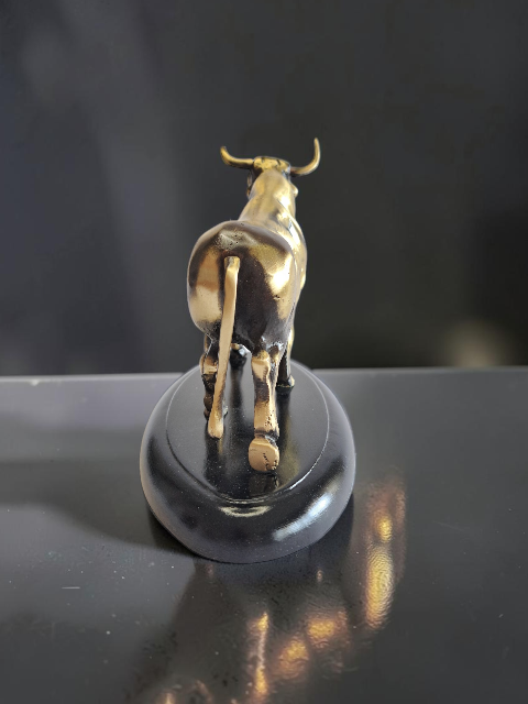 Estatua de toro de latón de gran tamaño: decoración artesanal de latón macizo