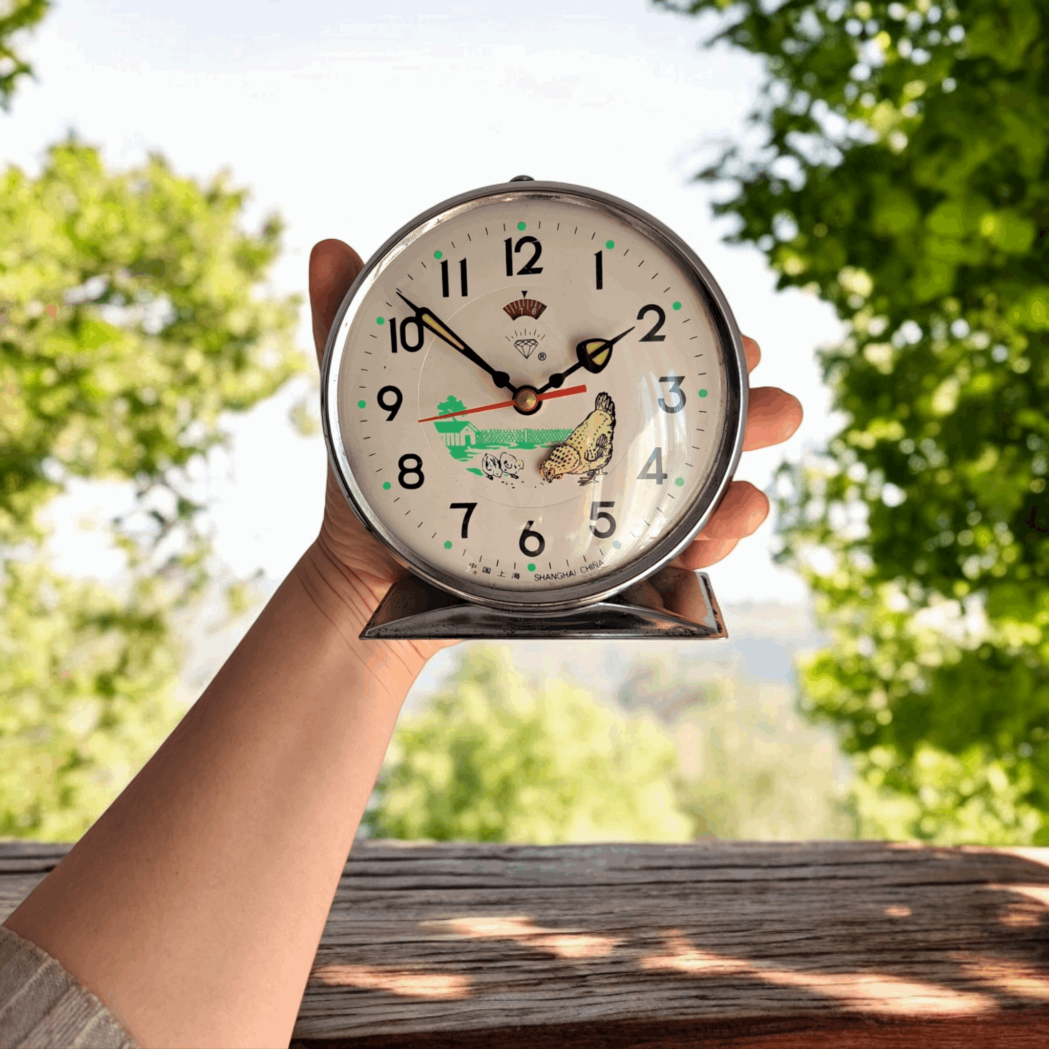 Vintage 1970s Blue Metal Alarm Clock – Rare Wind-Up Pecking Chicken Design