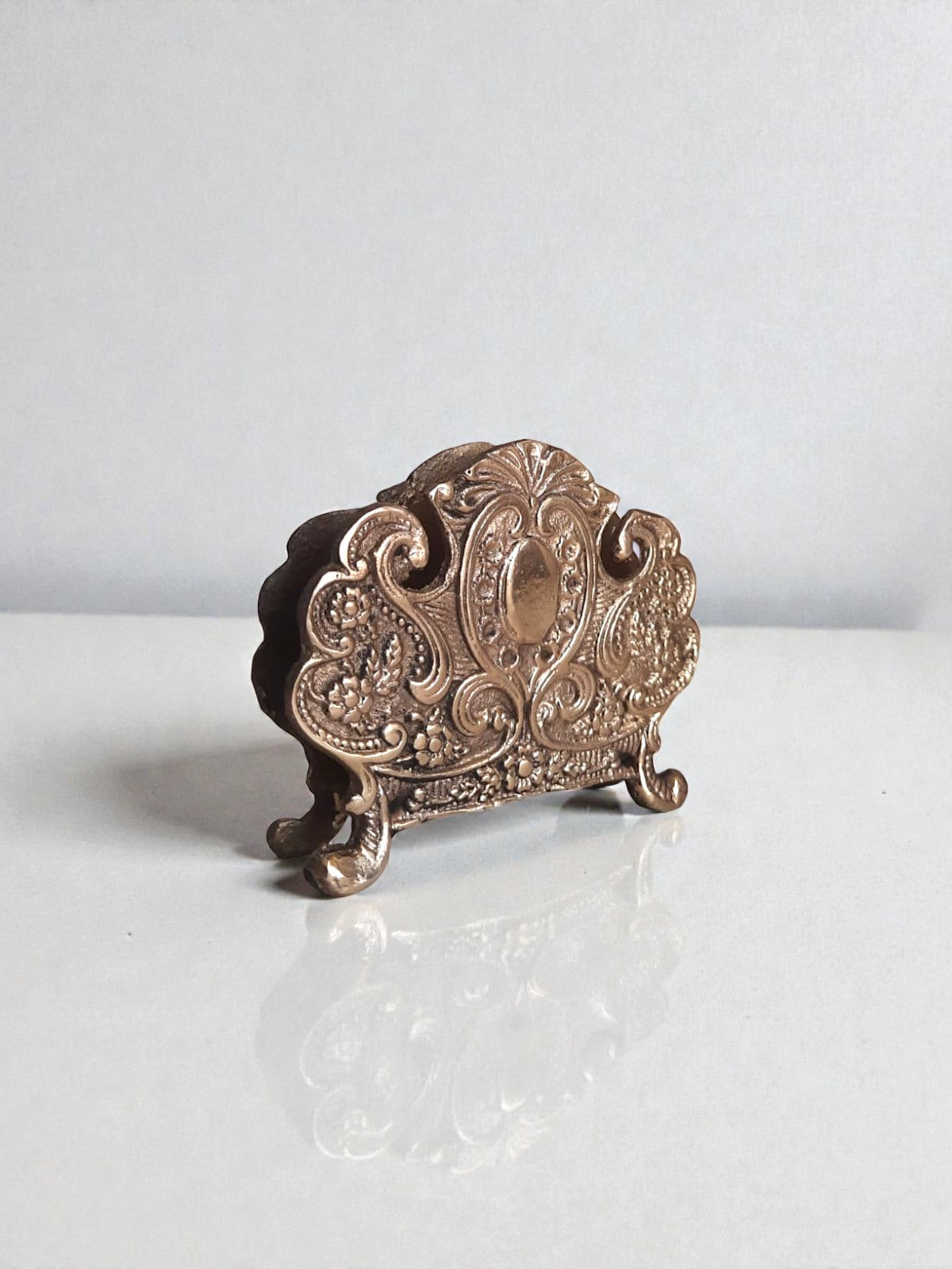 Handmade Victorian Brass Napkin Holder – Natural Brass Ornate Serviette Stand for Elegant Table Settings
