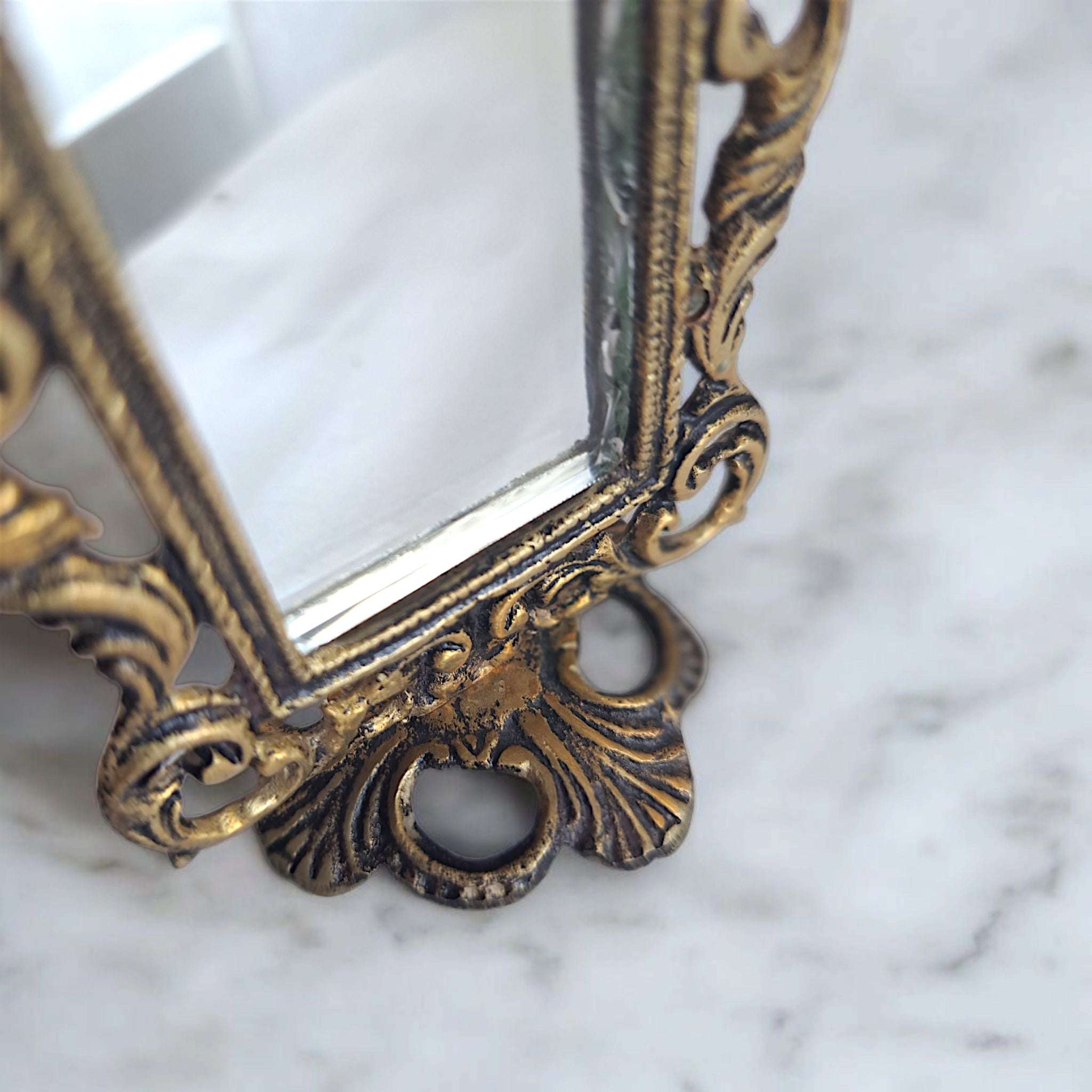 Vintage Gold Brass Tabletop Vanity Mirror, 10cm/3.94in Ornate Compact Decor