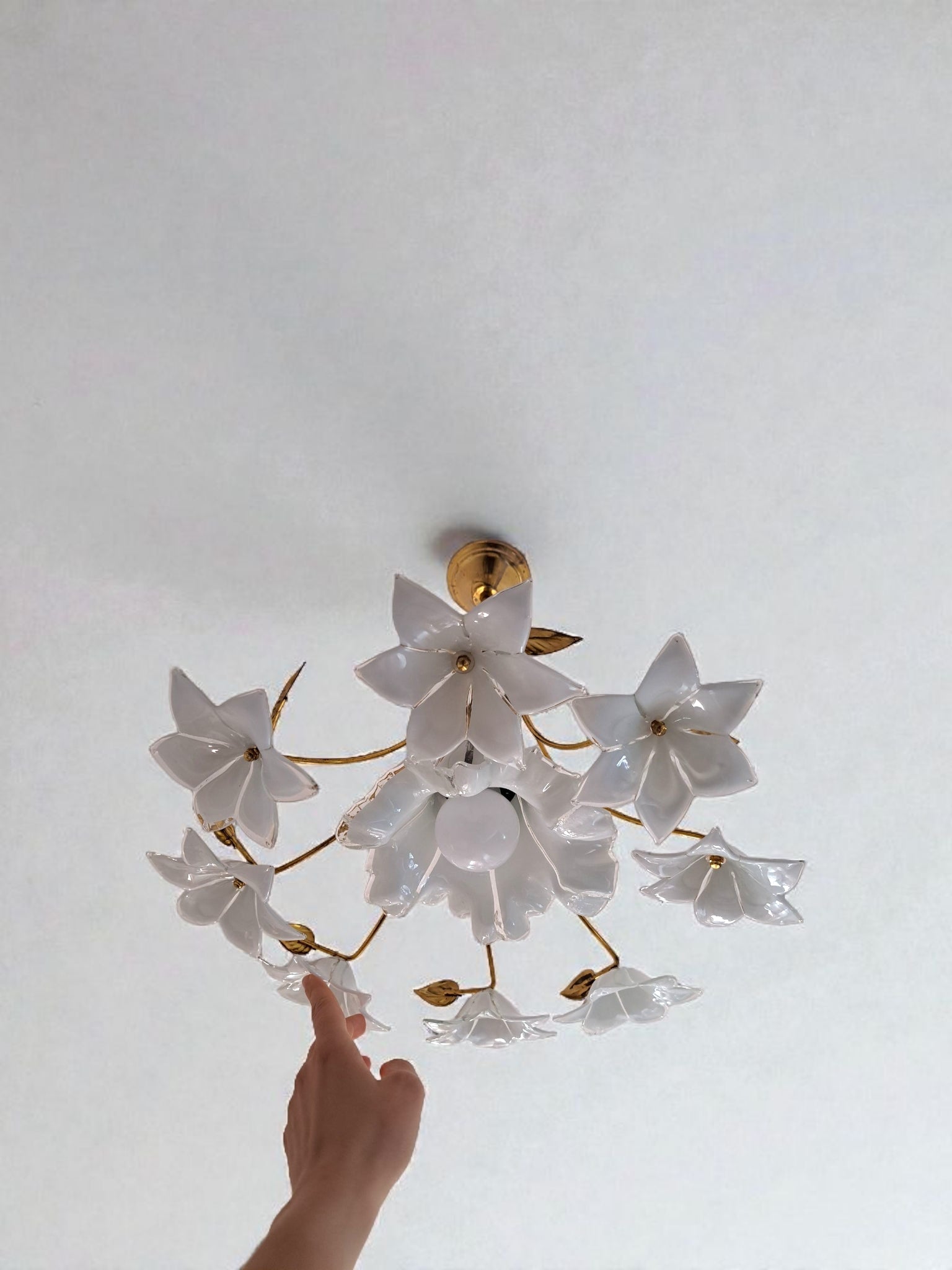 White Murano Flower Chandelier – Vintage Floral Glass Ceiling Light with Brass Arms