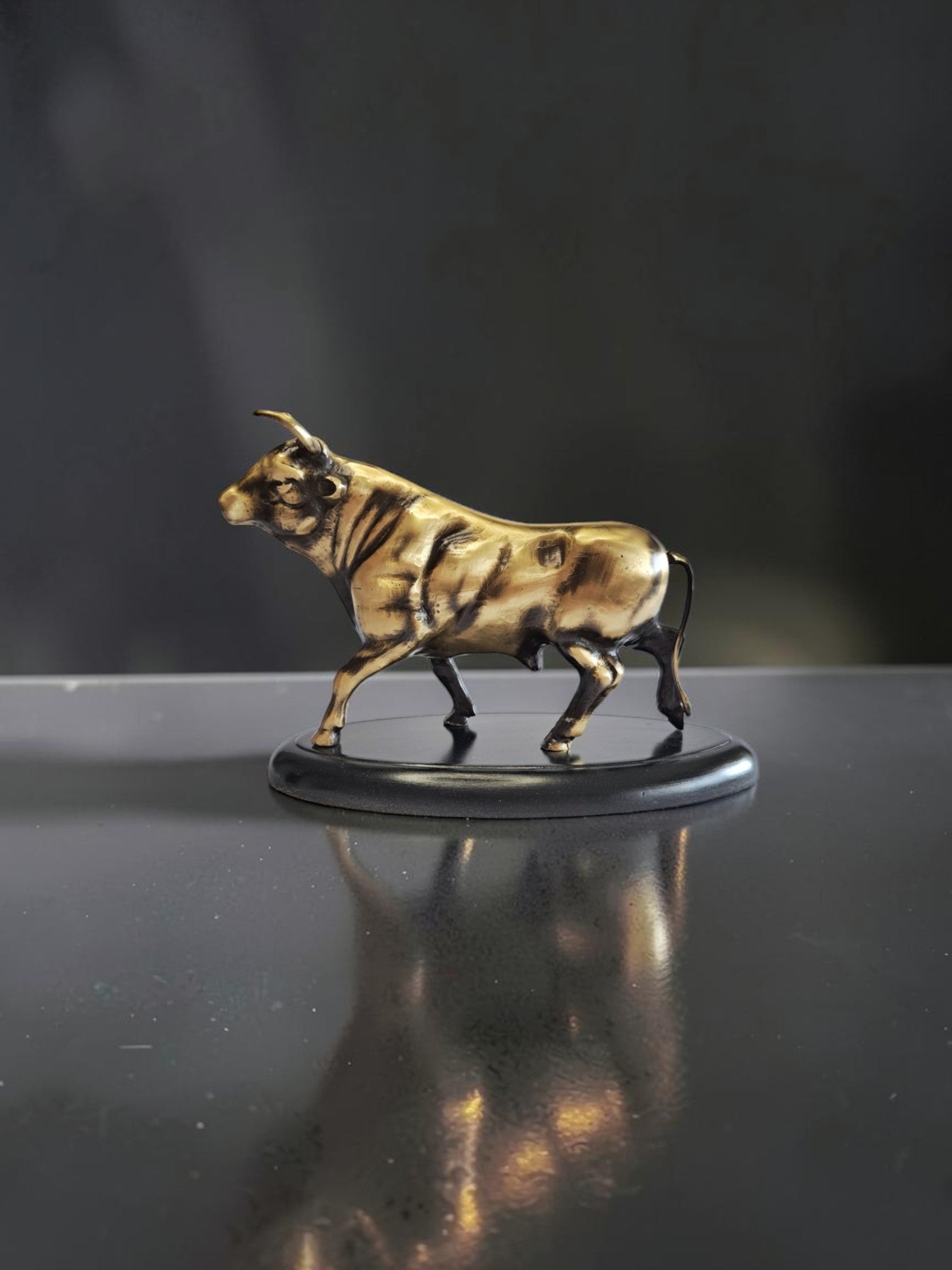 Estatua de toro de latón de gran tamaño: decoración artesanal de latón macizo