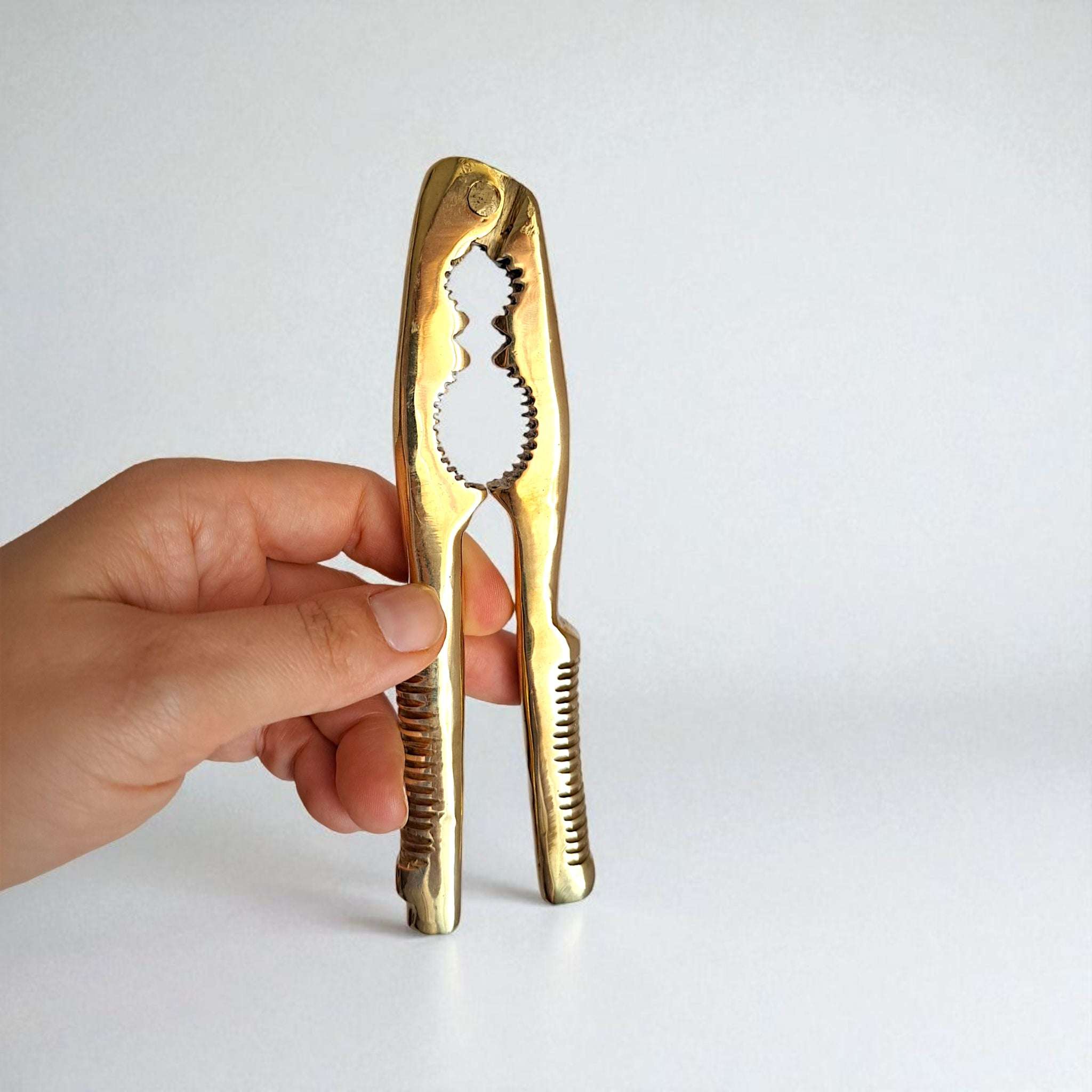 Classic gold brass nutcracker, 16cm, handheld tool