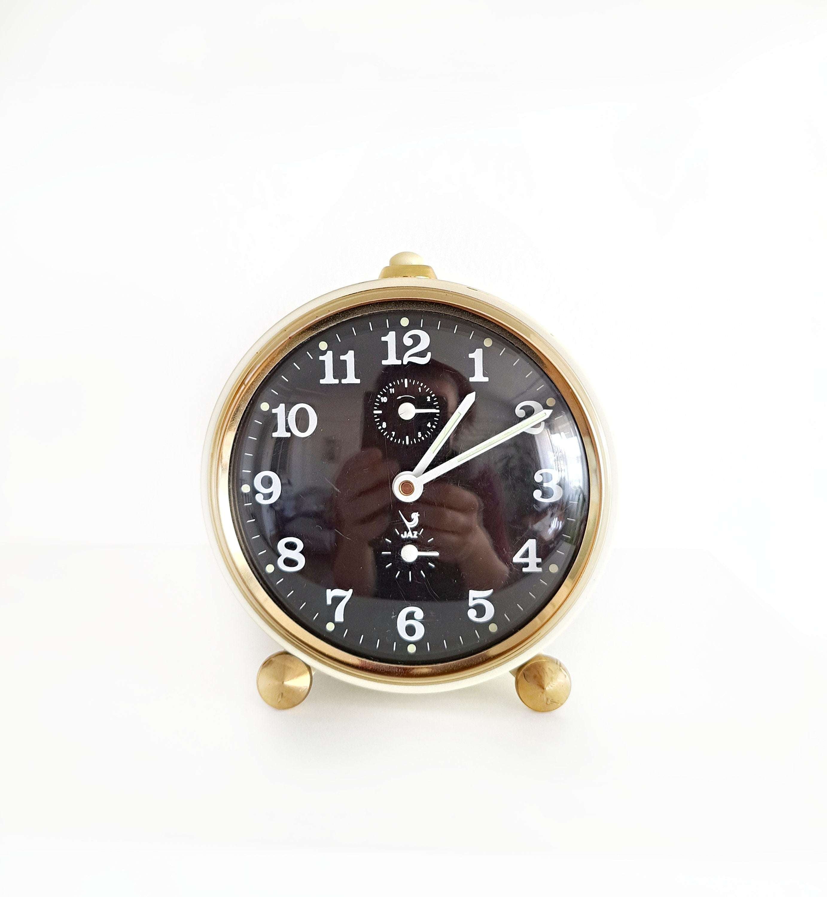 Jaz French Vintage Metal Table Clock – Beige with Black Dial & Alarm
