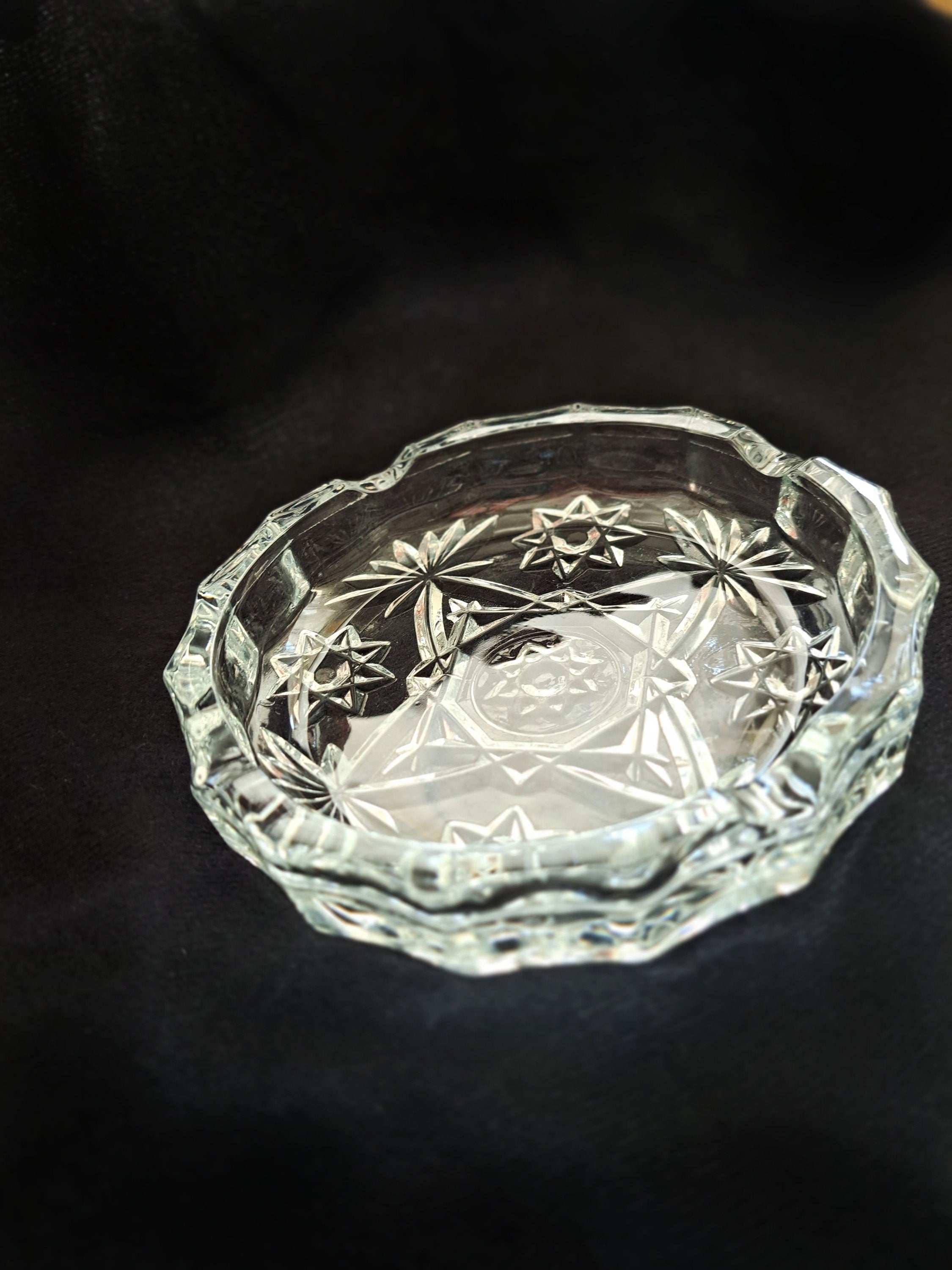 Vintage Crystal Glass Ashtray | Pinwheel Star-Cut Design | 12.5cm Diameter