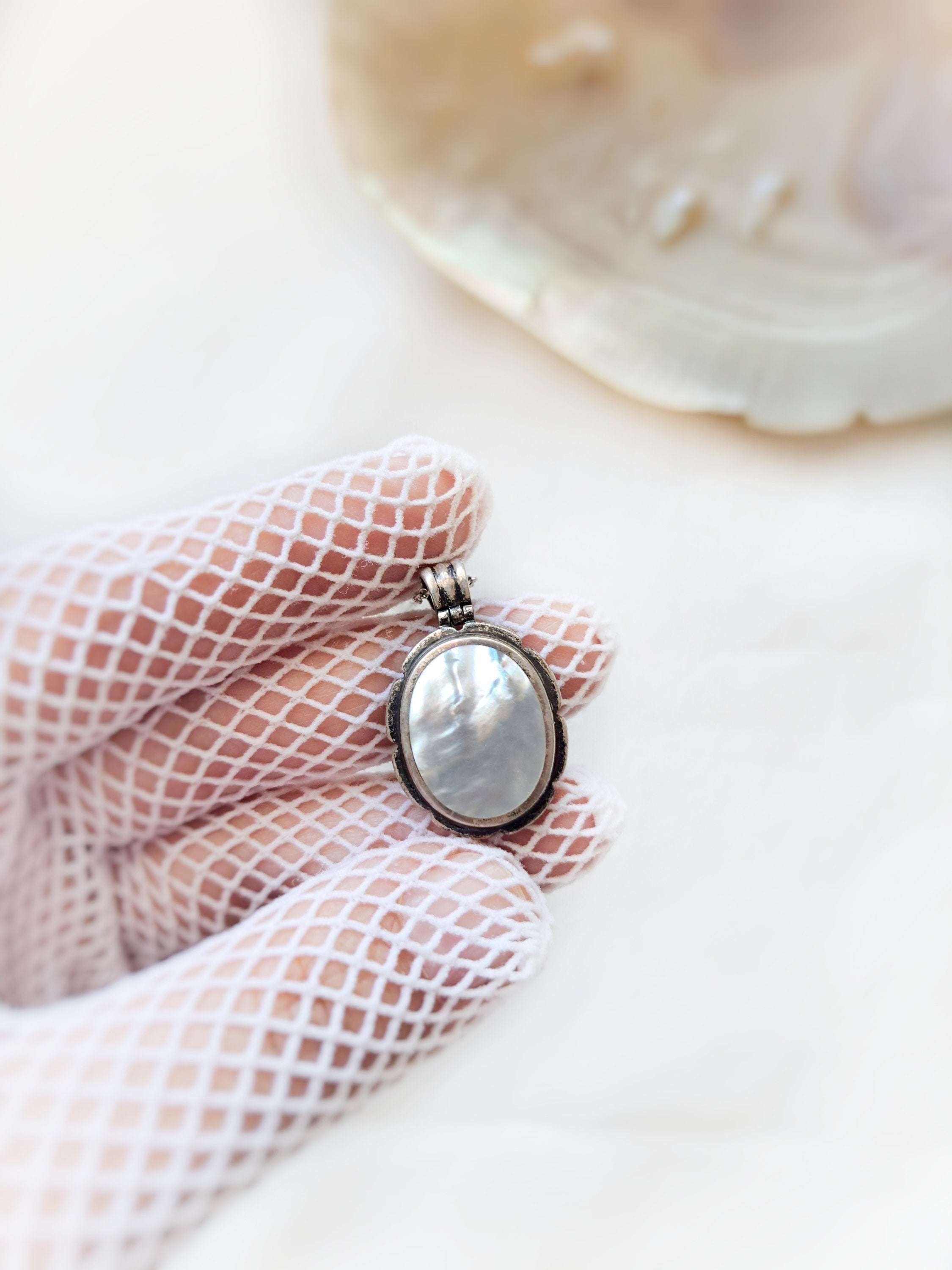 Elegant Mother-of-Pearl Sterling Silver Necklace – 925k Silver, Lobster Claw Closure, 18.9