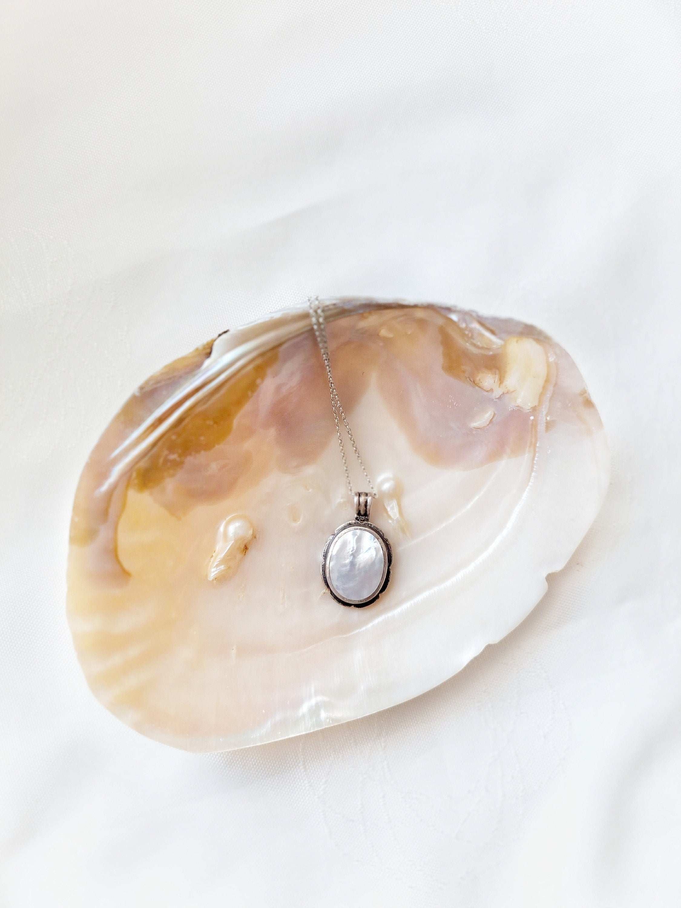 Elegant Mother-of-Pearl Sterling Silver Necklace – 925k Silver, Lobster Claw Closure, 18.9