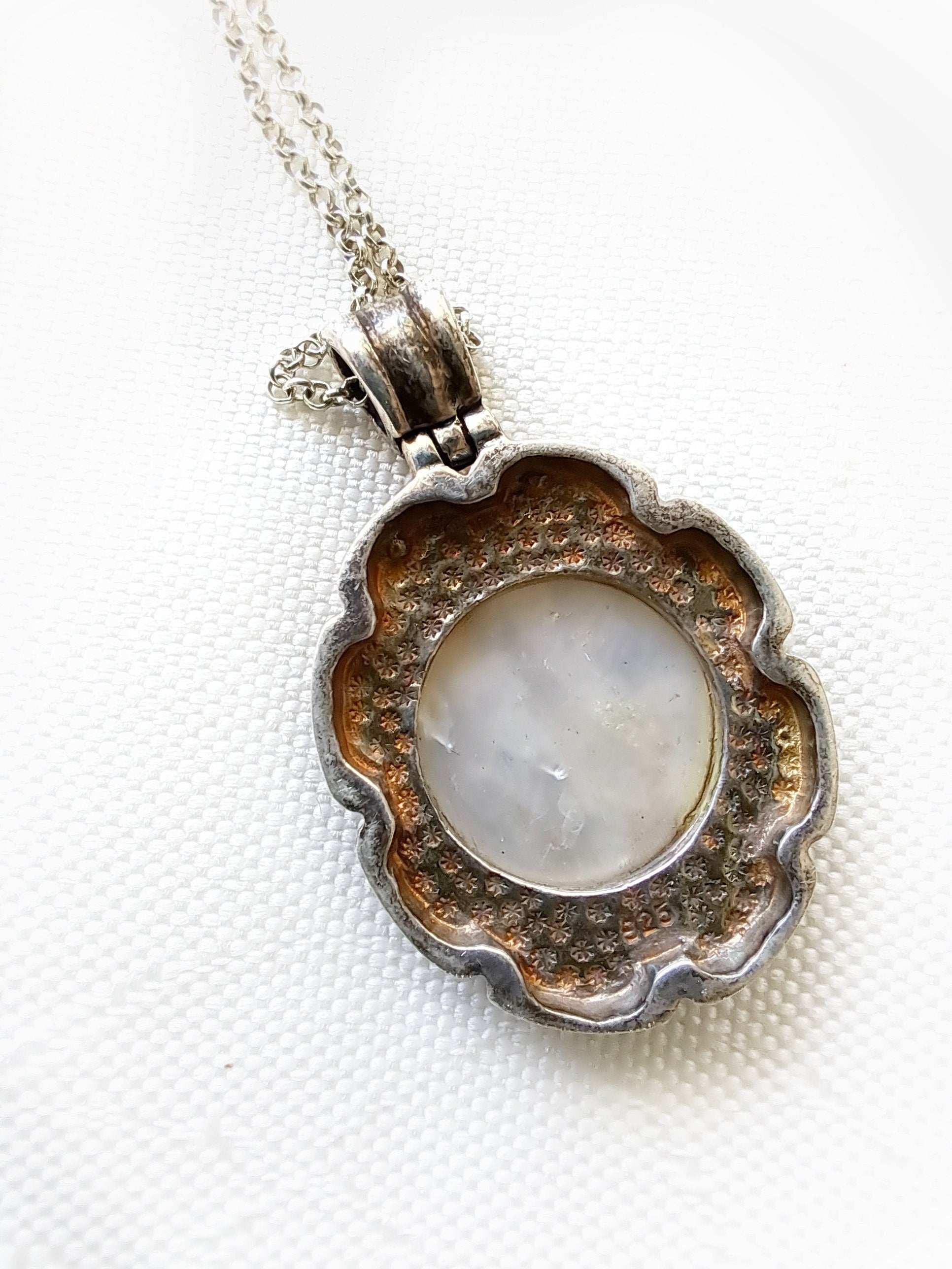 Elegant Mother-of-Pearl Sterling Silver Necklace – 925k Silver, Lobster Claw Closure, 18.9