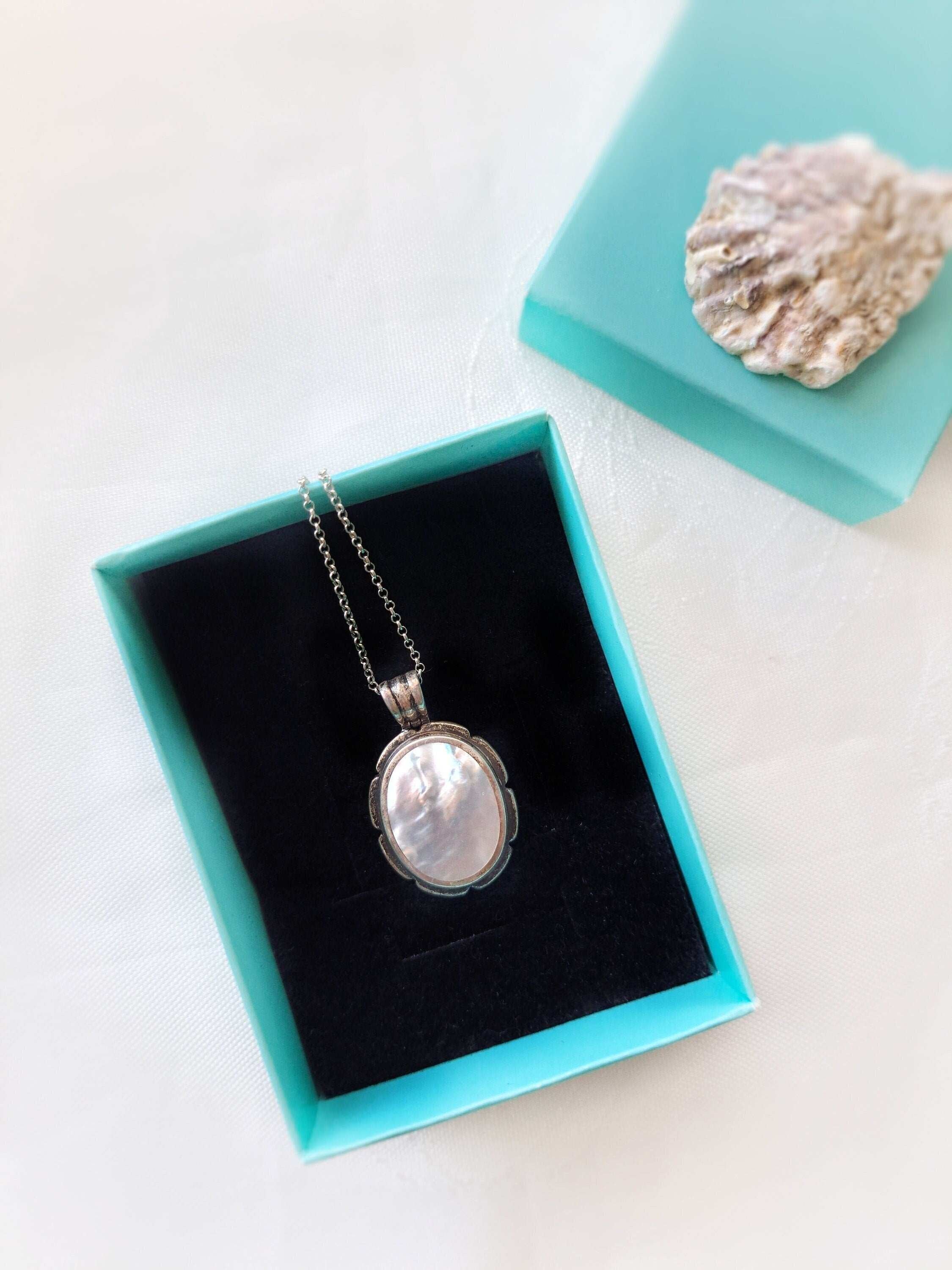 Elegant Mother-of-Pearl Sterling Silver Necklace – 925k Silver, Lobster Claw Closure, 18.9