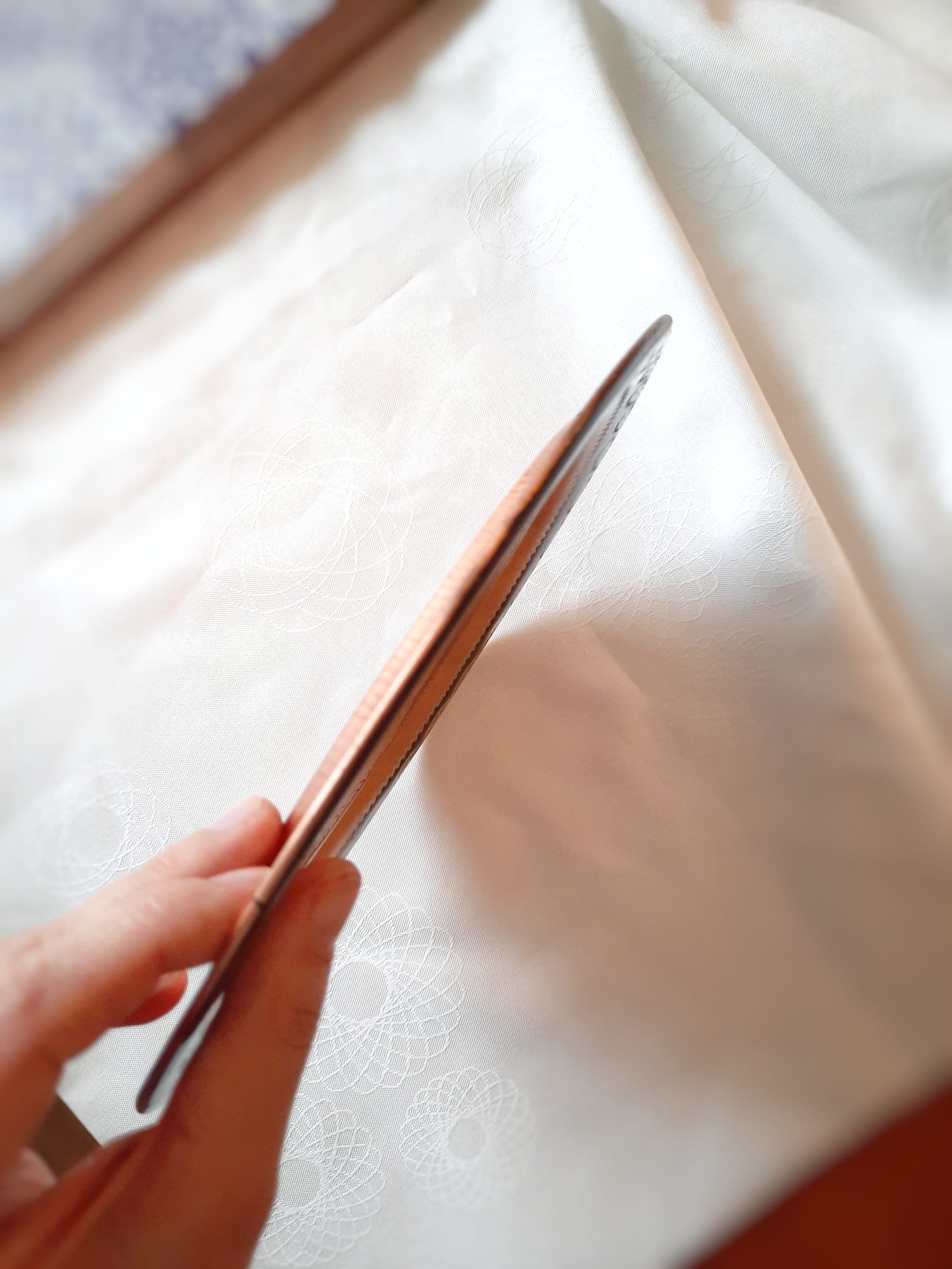 Vintage El Yapımı Bakır Tepsi - 24 cm Meryem Ana ve Çocuk İsa Tasarımı