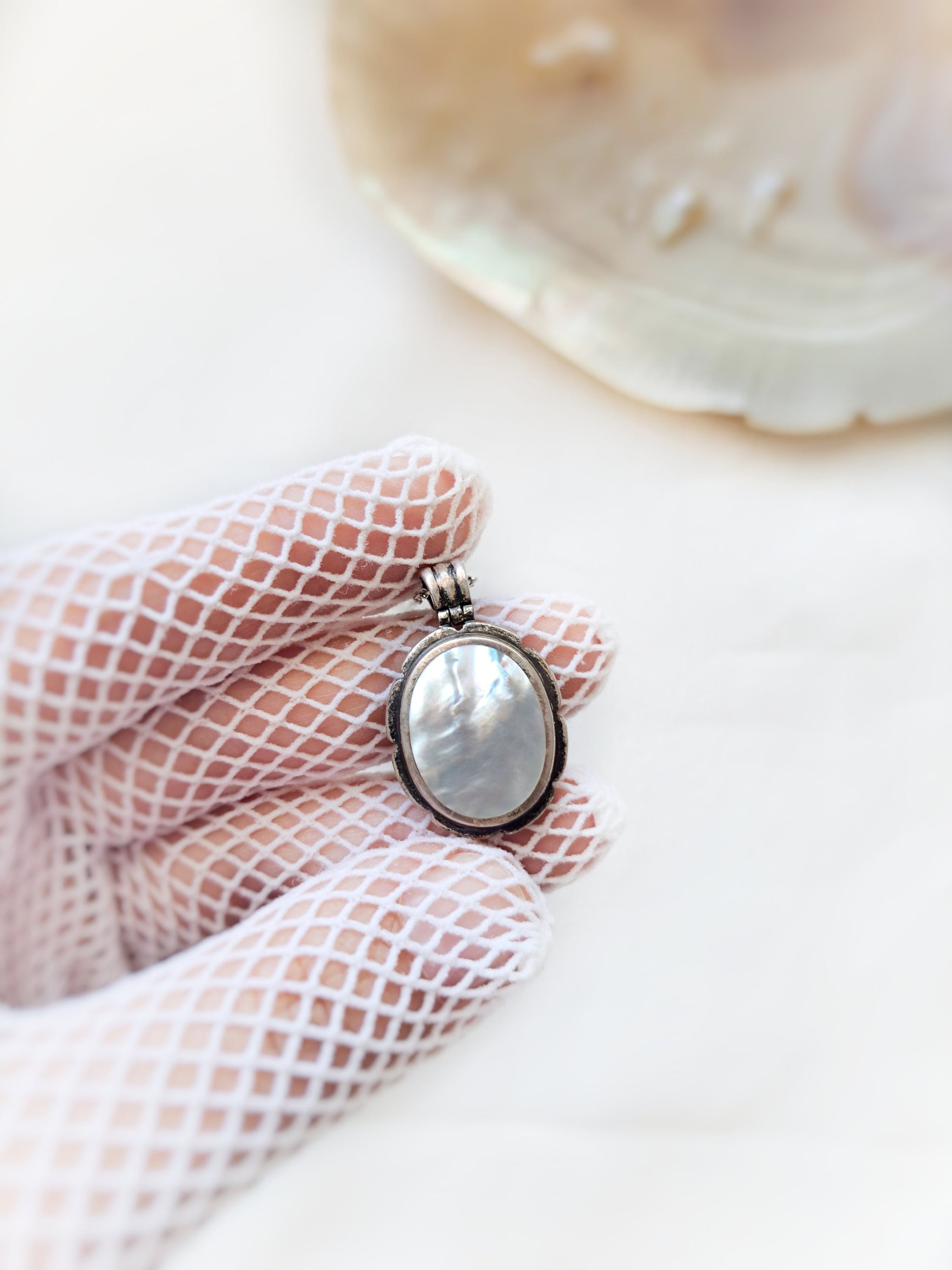 Elegant Mother-of-Pearl Sterling Silver Necklace – 925k Silver, Lobster Claw Closure, 18.9