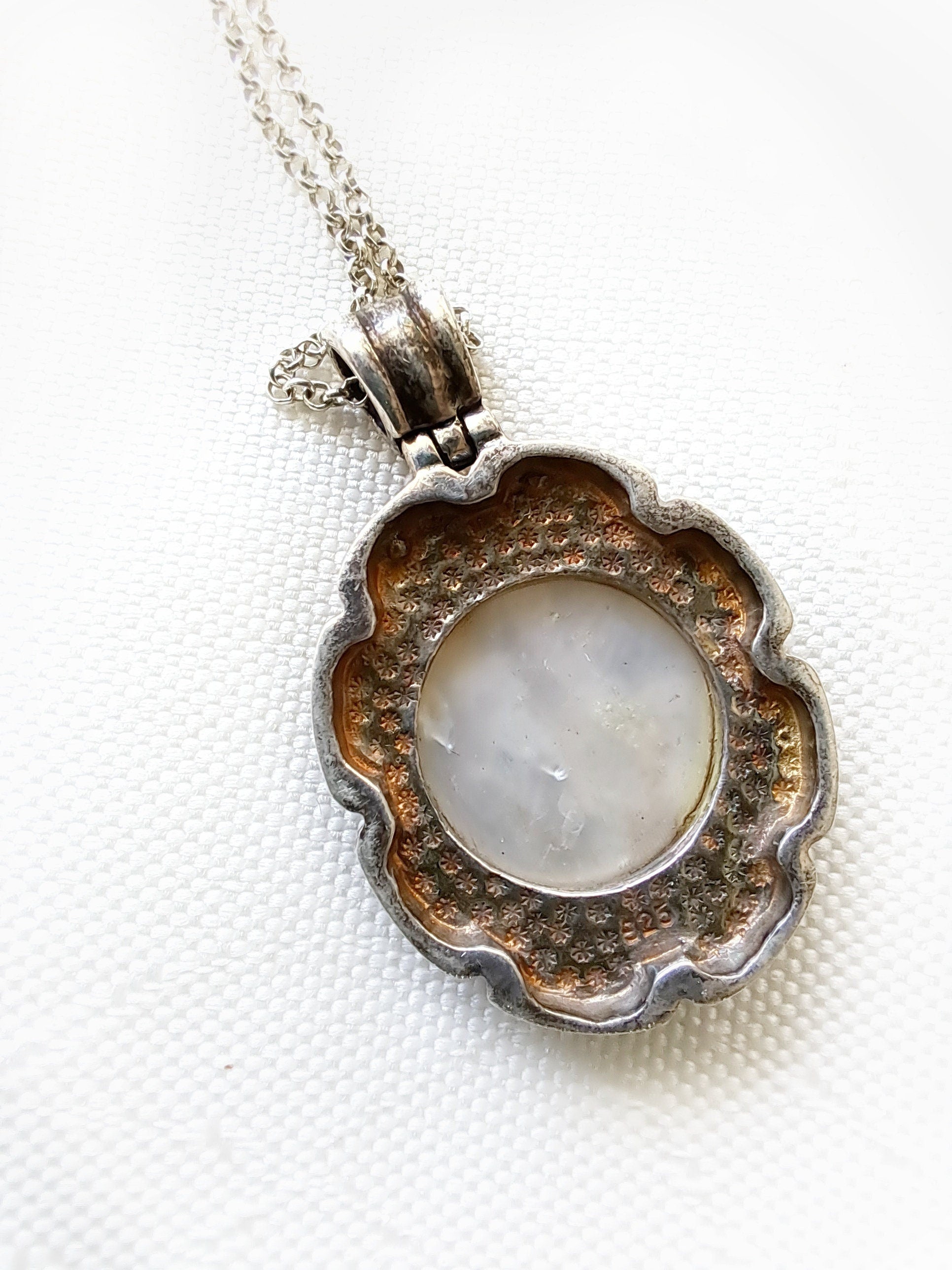 Elegant Mother-of-Pearl Sterling Silver Necklace – 925k Silver, Lobster Claw Closure, 18.9