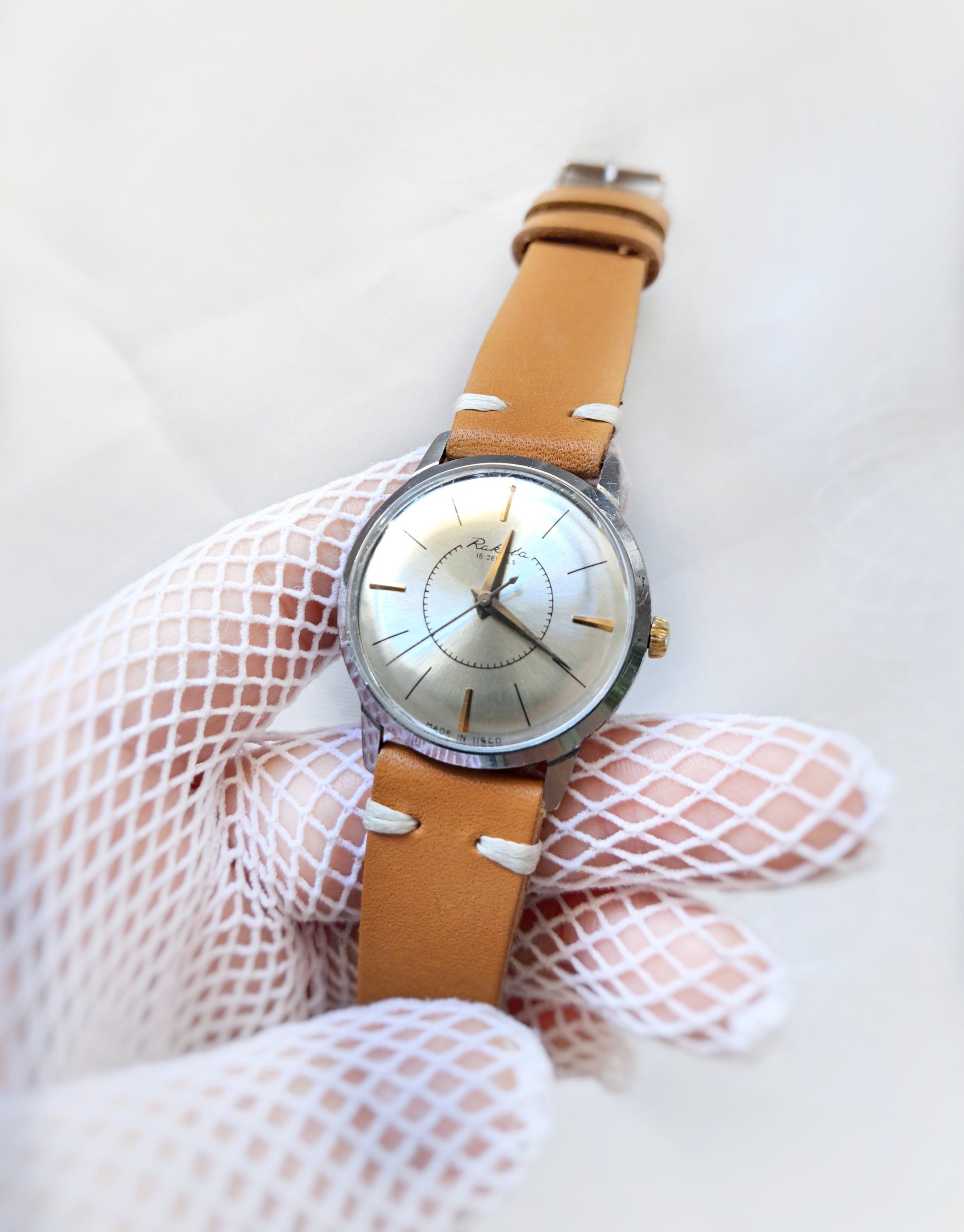 70s Raketa Unisex Mechanical Watch – Vintage 16 Jewels, Mother-of-Pearl Dial