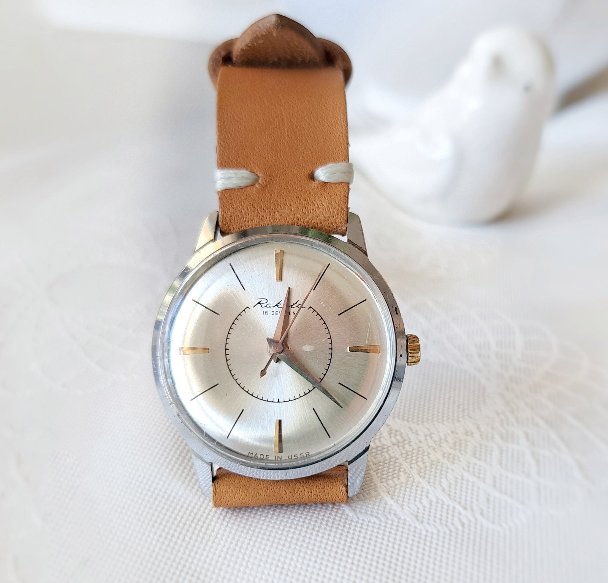 70s Raketa Unisex Mechanical Watch – Vintage 16 Jewels, Mother-of-Pearl Dial