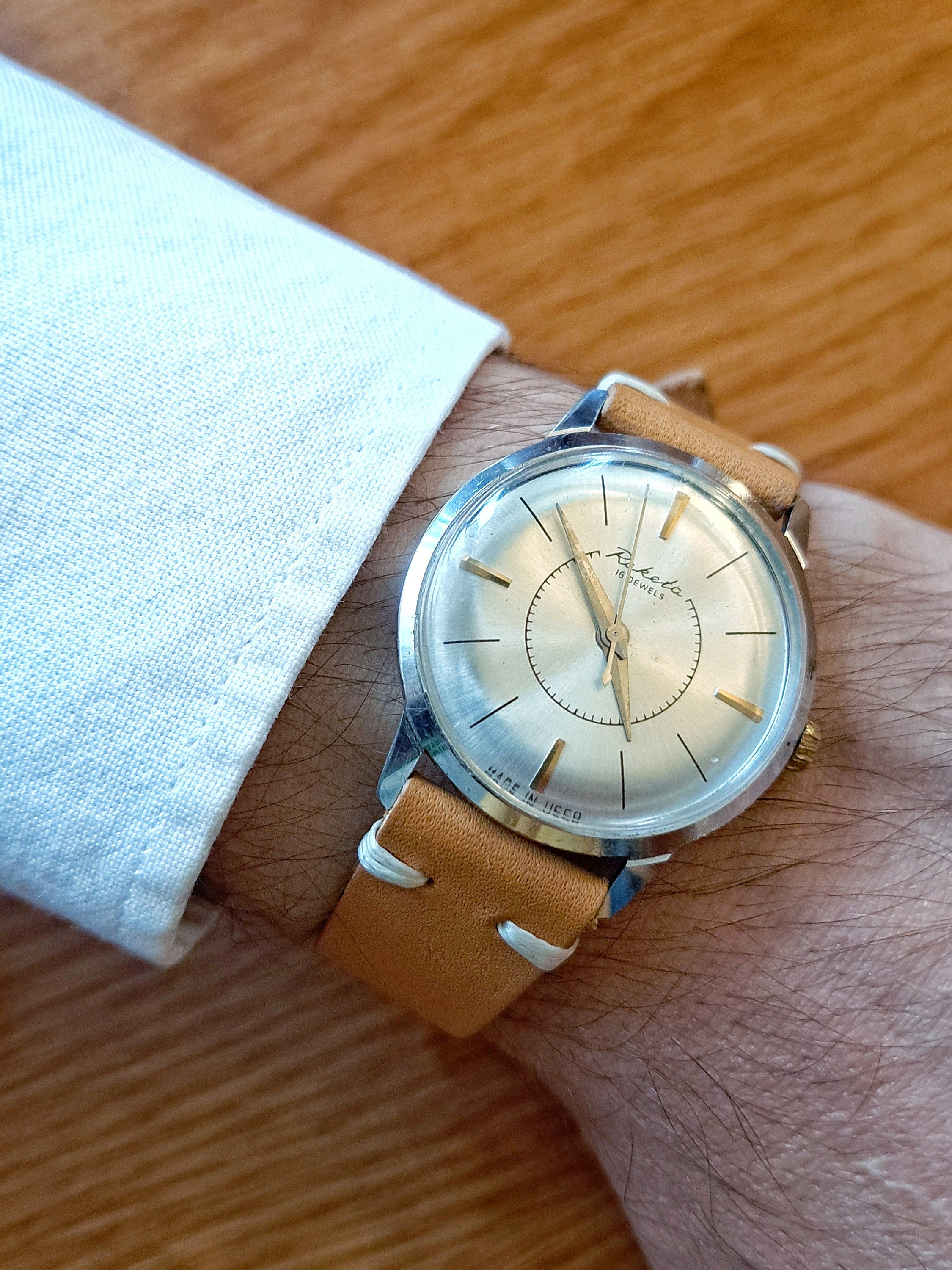 70s Raketa Unisex Mechanical Watch – Vintage 16 Jewels, Mother-of-Pearl Dial