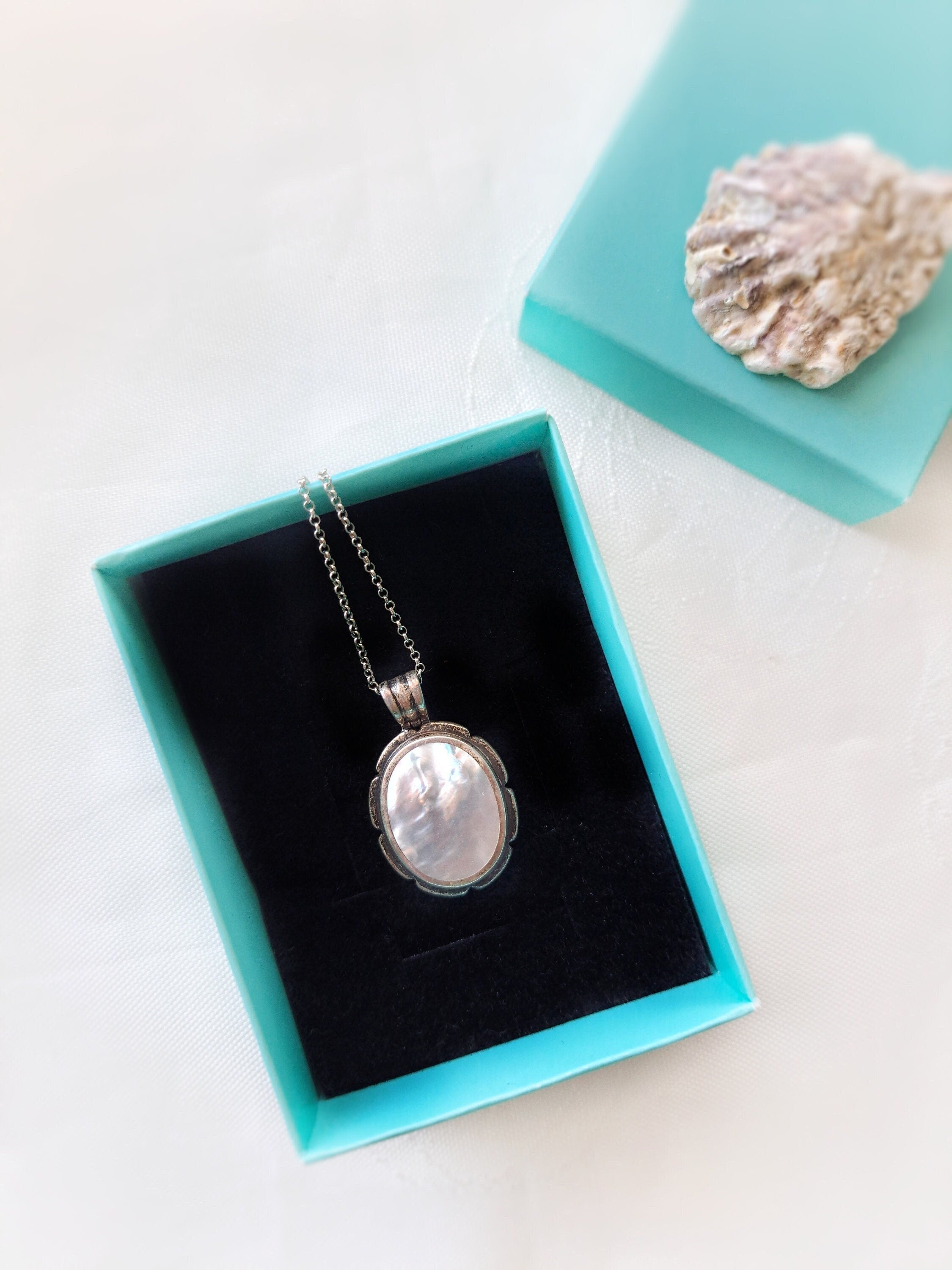 Elegant Mother-of-Pearl Sterling Silver Necklace – 925k Silver, Lobster Claw Closure, 18.9