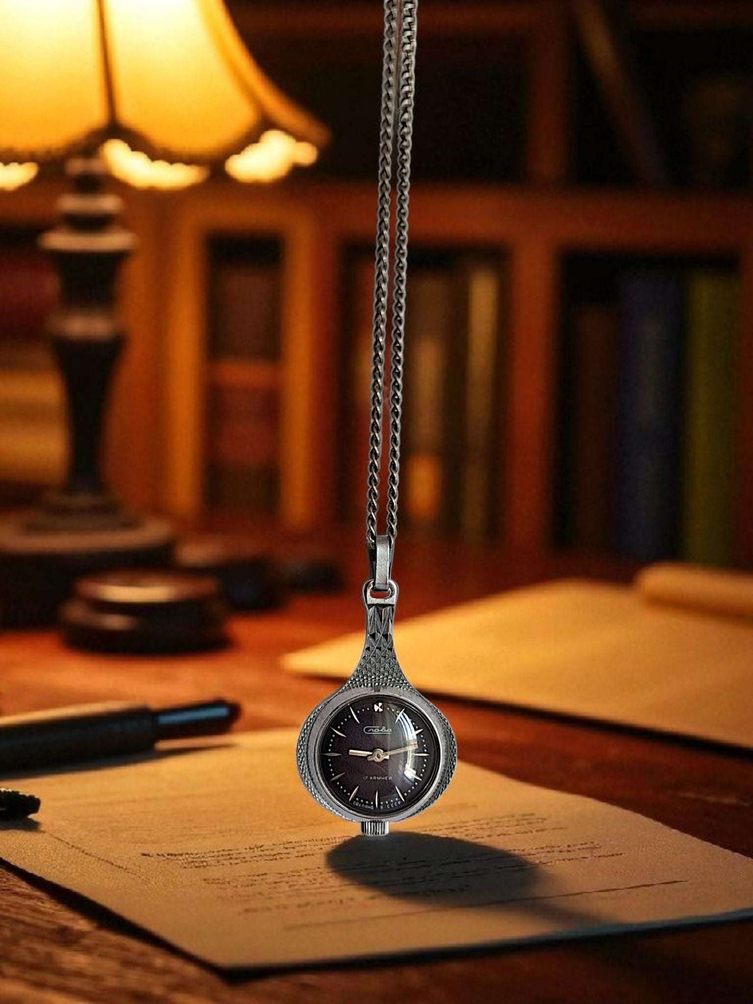 Vintage Slava Necklace Watch – 1980s Wind-Up Pendant Timepiece