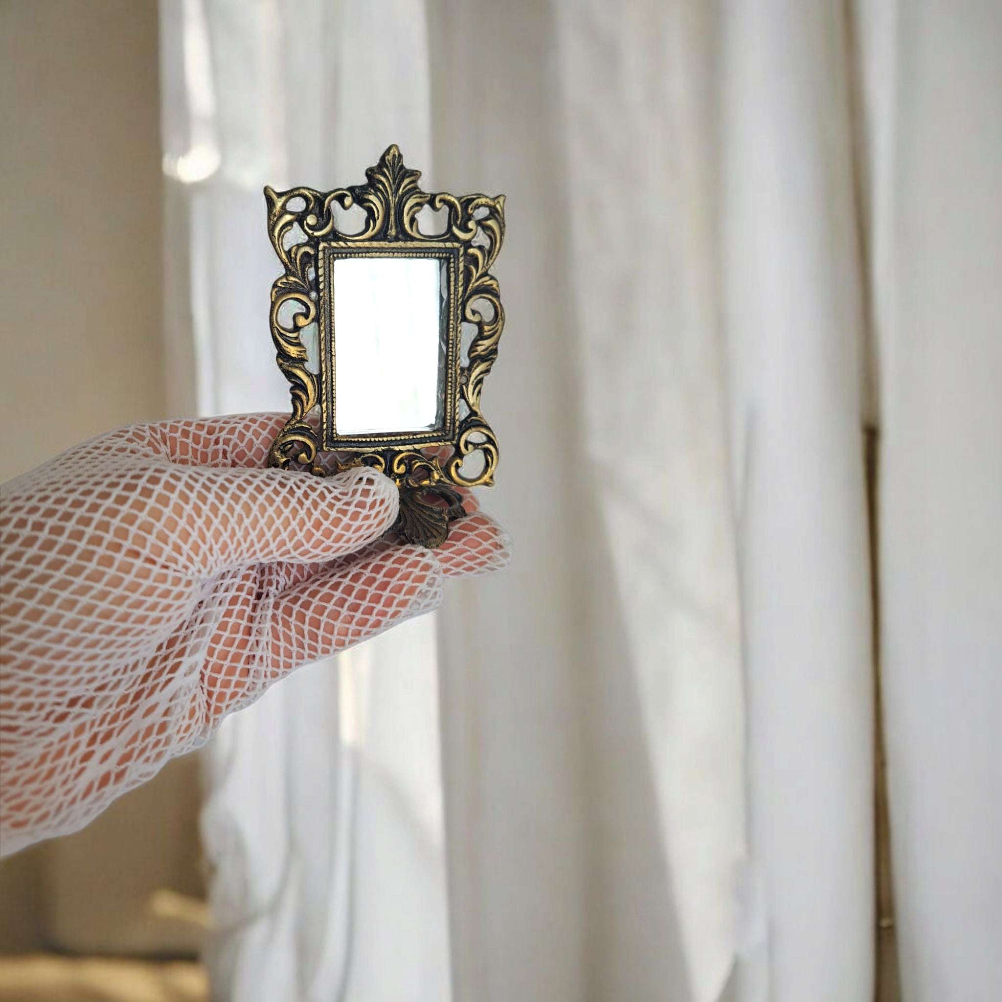 Vintage Gold Brass Tabletop Vanity Mirror, 10cm/3.94in Ornate Compact Decor