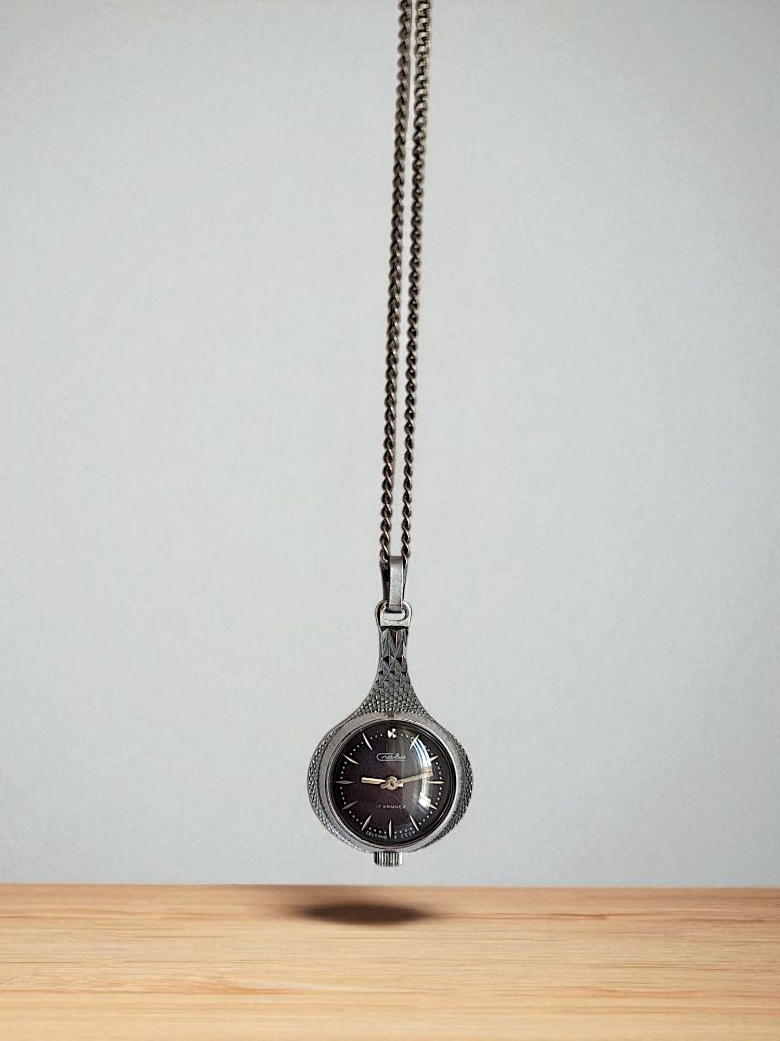 Vintage Slava Necklace Watch – 1980s Wind-Up Pendant Timepiece