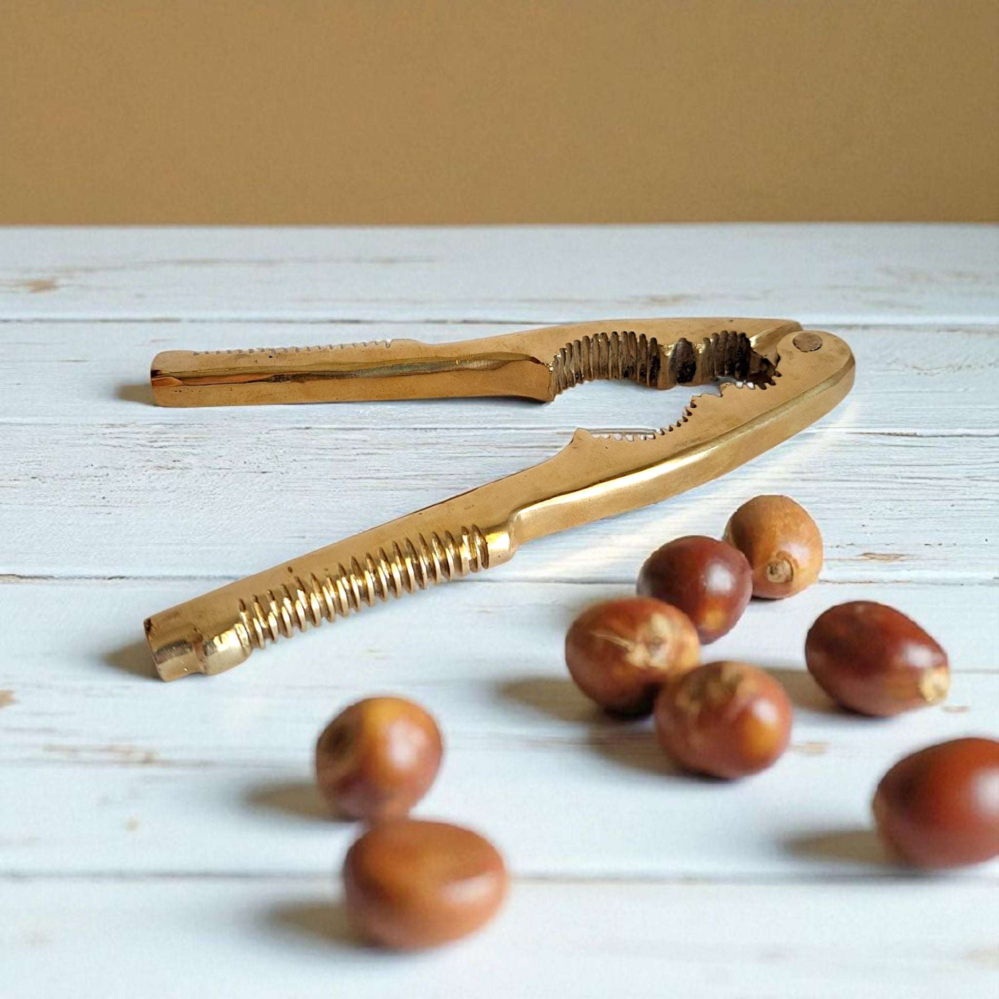 Solid brass gold nutcracker, 16cm, for kitchen use