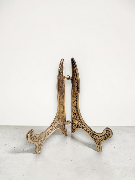 Vintage Brass Plate Stand – Decorative Tabletop Display Easel for Ceramic Plates, Artwork & Collectibles